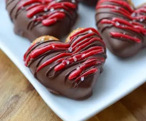 Chocolate-Dipped Strawberry Pretzel Hearts